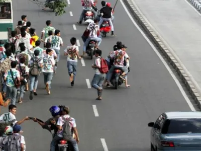 PENGARUH LINGKUNGAN  DALAM PEMBENTUKAN KARAKTER ANAK 