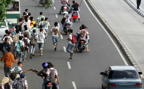 PENGARUH LINGKUNGAN  DALAM PEMBENTUKAN KARAKTER ANAK 