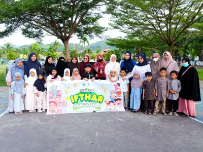 Semangat Berbagi di Bulan Ramadan, TK IT Wildan Gelar Pembagian Iftar di Ahmad Kirang