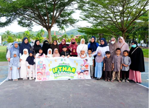 Semangat Berbagi di Bulan Ramadan, TK IT Wildan Gelar Pembagian Iftar di Ahmad Kirang